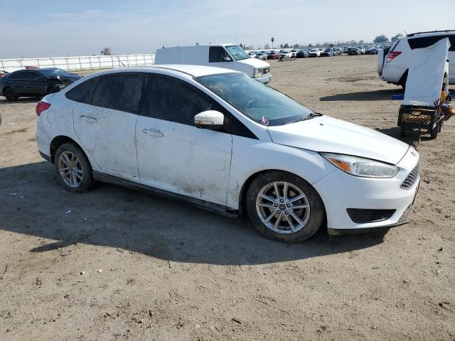 1FADP3F24HL285387 - 2017 FORD FOCUS SE WHITE photo 4