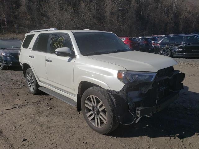 JTEBU5JR8J5503086 - 2018 TOYOTA 4RUNNER SR5/SR5 PREMIUM WHITE photo 4