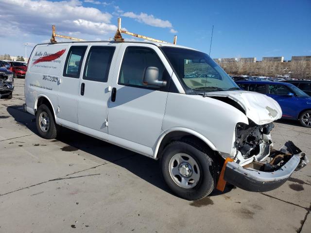 1GCFG15X281141403 - 2008 CHEVROLET EXPRESS G1 WHITE photo 4