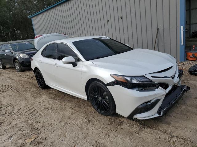 4T1K31AK6NU598337 - 2022 TOYOTA CAMRY XSE WHITE photo 4