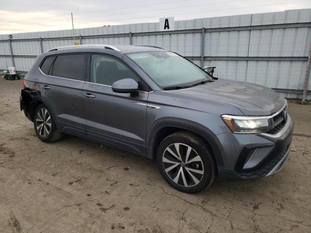 3VVYX7B24NM094430 - 2022 VOLKSWAGEN TAOS SE GRAY photo 4