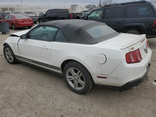 1ZVBP8EM0C5265388 - 2012 FORD MUSTANG WHITE photo 2