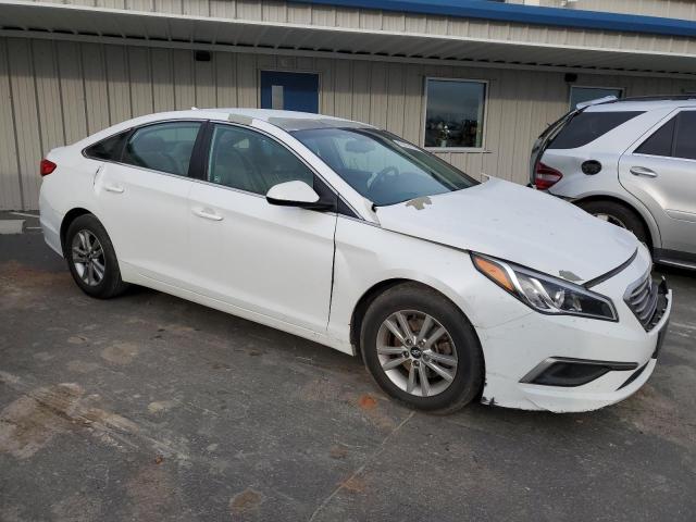 5NPE24AF5GH358864 - 2016 HYUNDAI SONATA SE WHITE photo 4