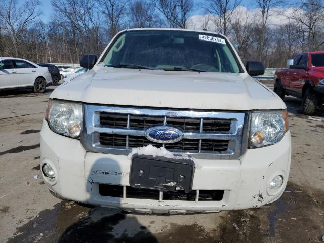 1FMCU9D78CKC29804 - 2012 FORD ESCAPE XLT WHITE photo 5