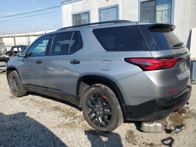 1GNERKKW0PJ147682 - 2023 CHEVROLET TRAVERSE PREMIER GRAY photo 2