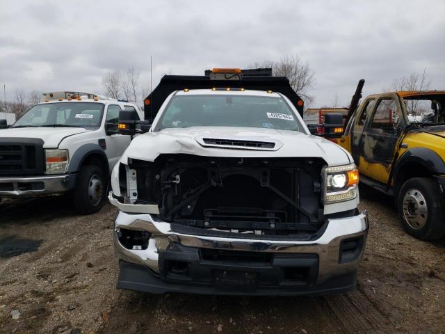 1GD32TCY8KF191818 - 2019 GMC SIERRA K3500 WHITE photo 5