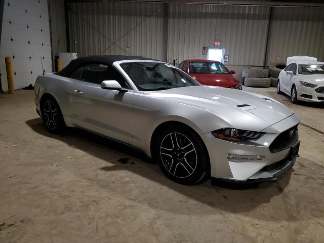 1FATP8UHXJ5155947 - 2018 FORD MUSTANG SILVER photo 4