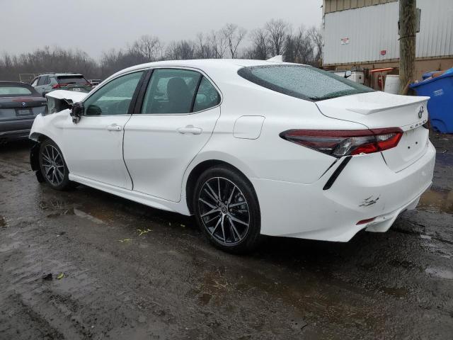 4T1T11BK7RU126923 - 2024 TOYOTA CAMRY SE NIGHT SHADE WHITE photo 2