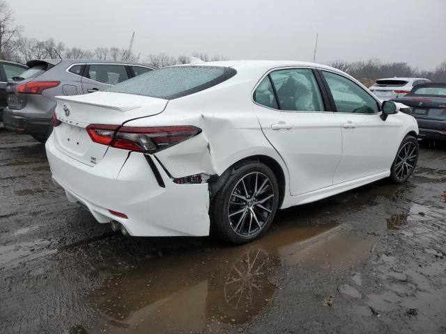 4T1T11BK7RU126923 - 2024 TOYOTA CAMRY SE NIGHT SHADE WHITE photo 3