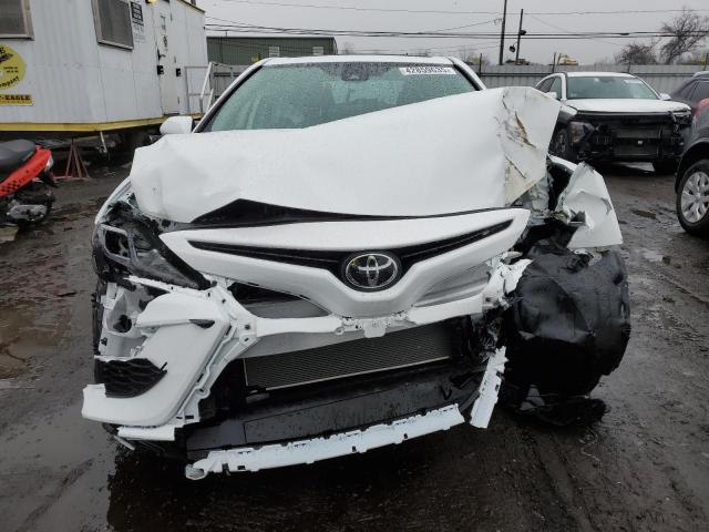 4T1T11BK7RU126923 - 2024 TOYOTA CAMRY SE NIGHT SHADE WHITE photo 5