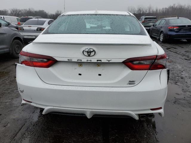 4T1T11BK7RU126923 - 2024 TOYOTA CAMRY SE NIGHT SHADE WHITE photo 6