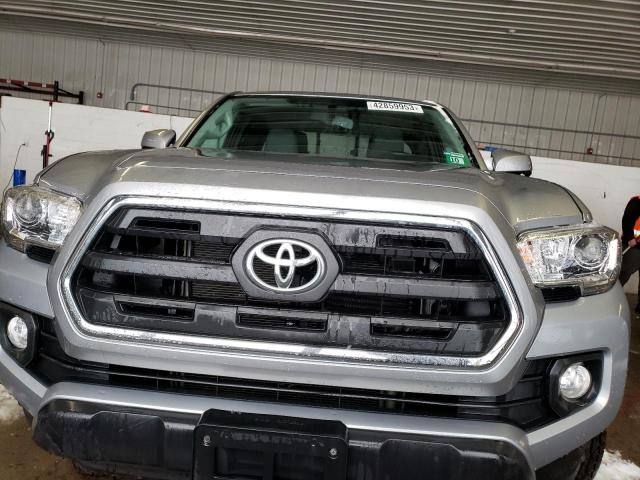 5TFSZ5AN4HX120232 - 2017 TOYOTA TACOMA ACCESS CAB ვერცხლისფერი ფოტო 5