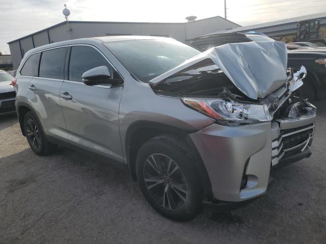 5TDBZRFH5KS729563 - 2019 TOYOTA HIGHLANDER LE GRAY photo 4