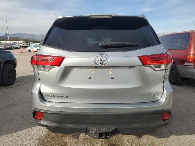 5TDBZRFH5KS729563 - 2019 TOYOTA HIGHLANDER LE GRAY photo 6