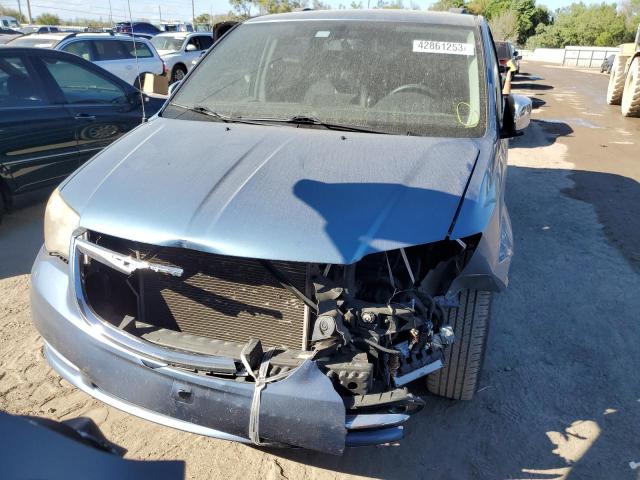 2A4RR8DG9BR746839 - 2011 CHRYSLER TOWN & COU TOURING L BLUE photo 5