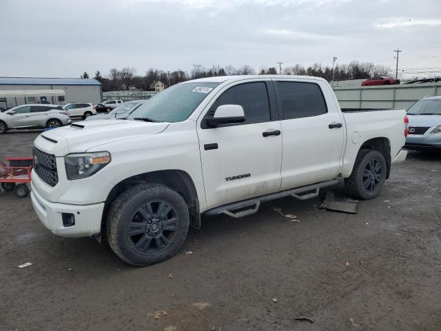 5TFDY5F10JX719345 - 2018 TOYOTA TUNDRA CREWMAX SR5 WHITE photo 1