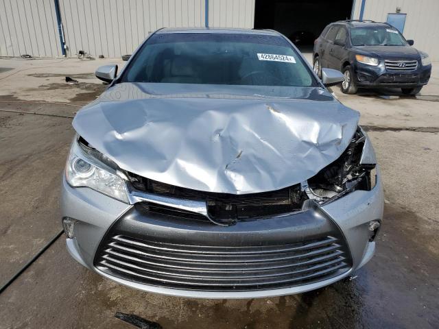 4T1BF1FK5HU696912 - 2017 TOYOTA CAMRY LE SILVER photo 5