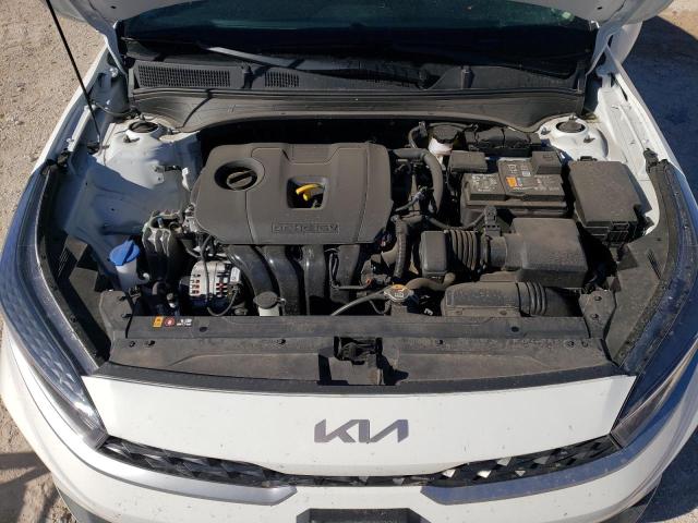 3KPF24AD3RE690554 - 2024 KIA FORTE LX WHITE photo 11