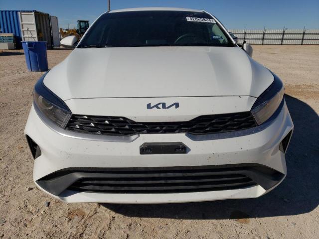 3KPF24AD3RE690554 - 2024 KIA FORTE LX WHITE photo 5