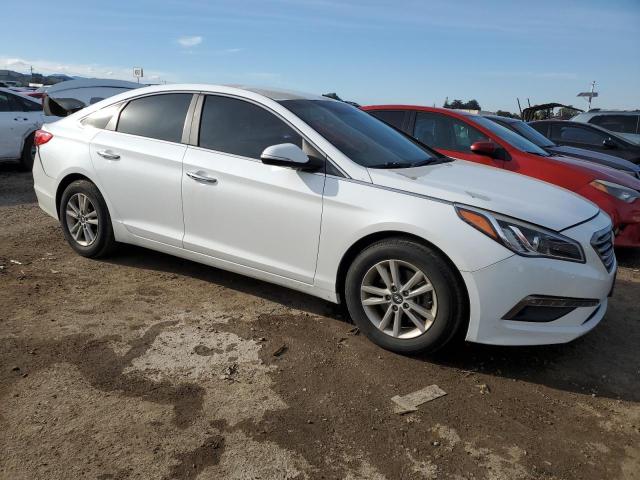 5NPE24AA6FH137695 - 2015 HYUNDAI SONATA ECO WHITE photo 4