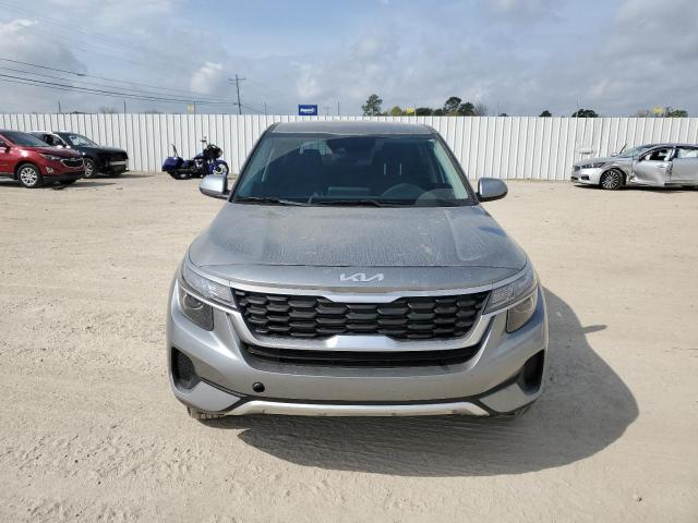 KNDEPCAAXP7368133 - 2023 KIA SELTOS LX SILVER photo 5