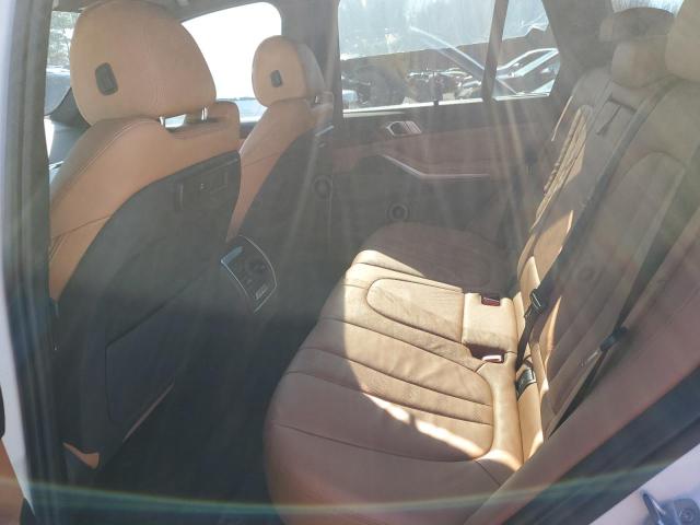 5UXCR6C57KLL60556 - 2019 BMW X5 XDRIVE40I WHITE photo 11