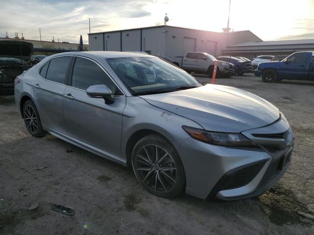 4T1G11AK2RU867368 - 2024 TOYOTA CAMRY SE NIGHT SHADE SILVER photo 4