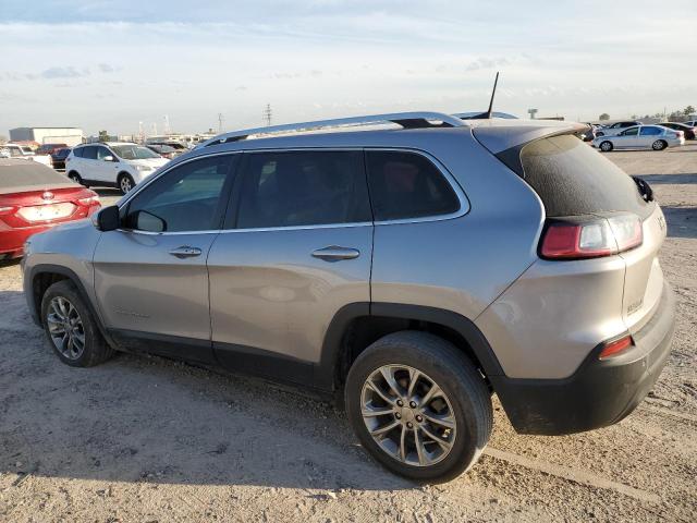 1C4PJLLB8KD420319 - 2019 JEEP CHEROKEE LATITUDE PLUS SILVER photo 2