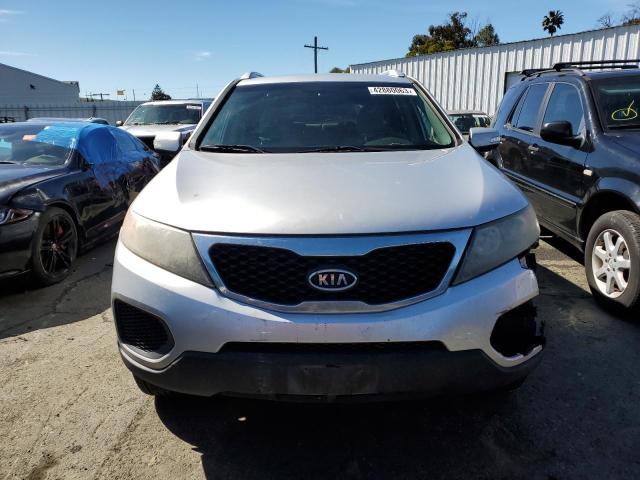 5XYKT4A2XBG047962 - 2011 KIA SORENTO BASE SILVER photo 5