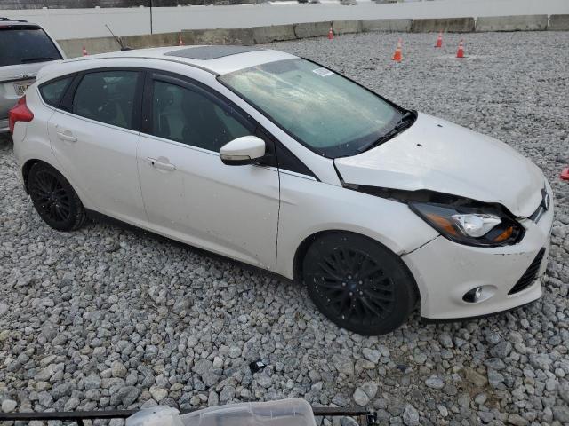 1FADP3N22EL217358 - 2014 FORD FOCUS TITANIUM WHITE photo 4