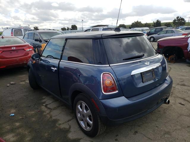 WMWMF3C58ATZ23865 - 2010 MINI COOPER BLUE photo 2