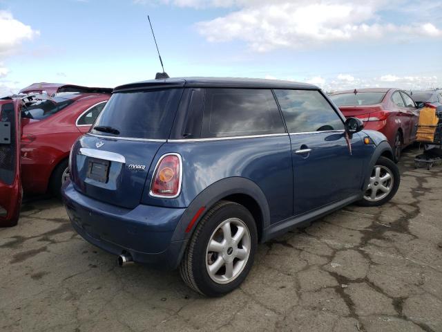 WMWMF3C58ATZ23865 - 2010 MINI COOPER BLUE photo 3