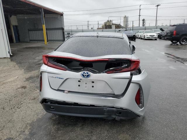 JTDKARFPXH3039543 - 2017 TOYOTA PRIUS PRIM 银色 照片 6