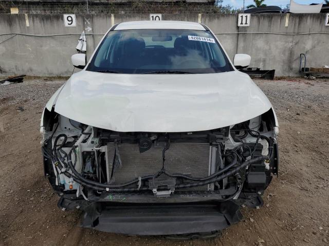 5N1AT2MT4JC774677 - 2018 NISSAN ROGUE S WHITE photo 5