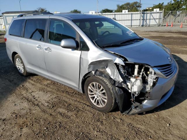 5TDYK3DC6GS693862 - 2016 TOYOTA SIENNA XLE SILVER photo 4