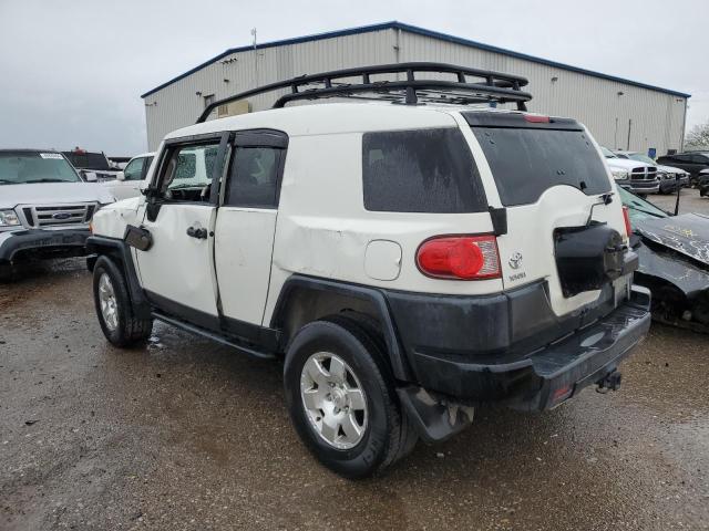 JTEBU11FX8K031869 - 2008 TOYOTA FJ CRUISER WHITE photo 2