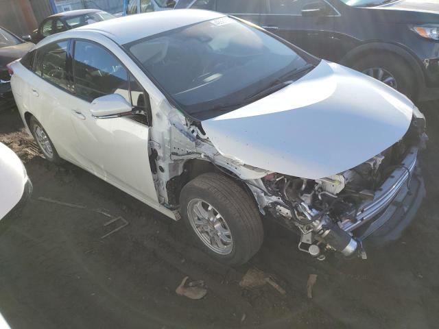 JTDKARFP8J3073034 - 2018 TOYOTA PRIUS PRIM თეთრი ფოტო 4
