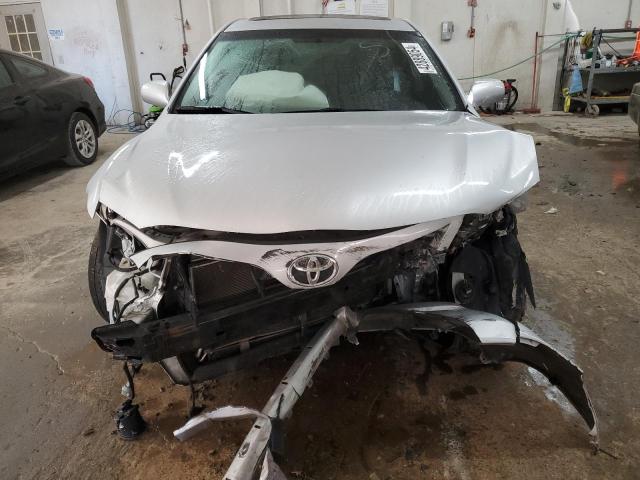 4T1BF3EK1BU607812 - 2011 TOYOTA CAMRY BASE SILVER photo 5