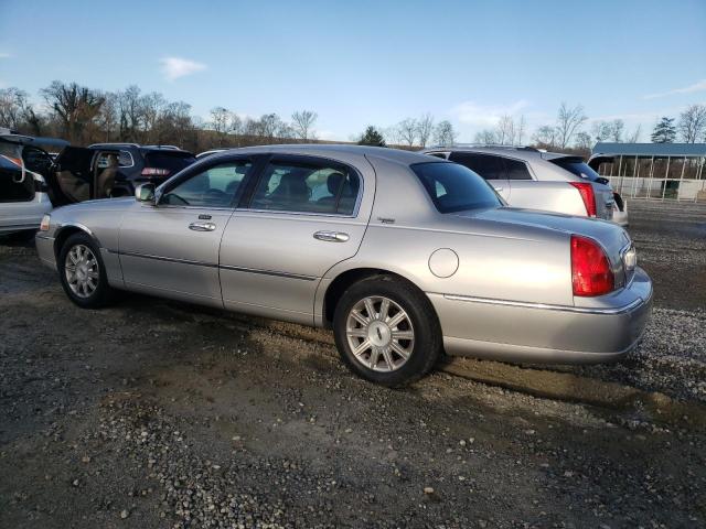 2LNHM82V29X619854 - 2009 LINCOLN TOWN CAR SIGNATURE LIMITED SILVER photo 2