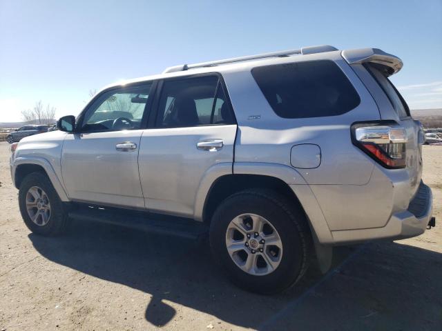 JTEBU5JR6H5463228 - 2017 TOYOTA 4RUNNER SR5/SR5 PREMIUM 银色 照片 2