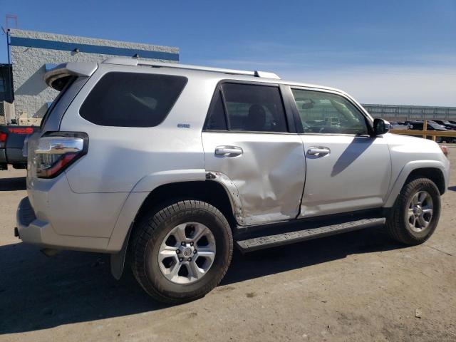 JTEBU5JR6H5463228 - 2017 TOYOTA 4RUNNER SR5/SR5 PREMIUM 银色 照片 3