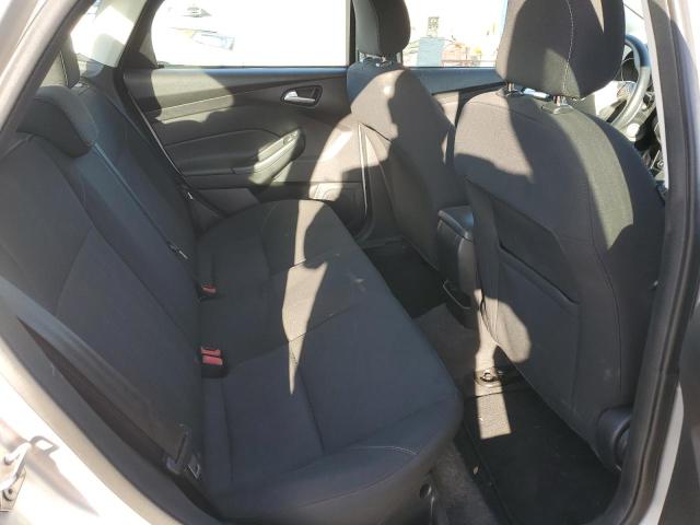 1FADP3F24JL262374 - 2018 FORD FOCUS SE SILVER photo 10