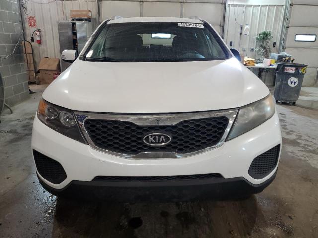 5XYKTDA2XBG086650 - 2011 KIA SORENTO BASE WHITE photo 5