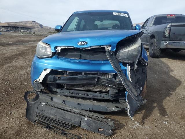 KNDJN2A24F7178950 - 2015 KIA SOUL BLUE photo 5