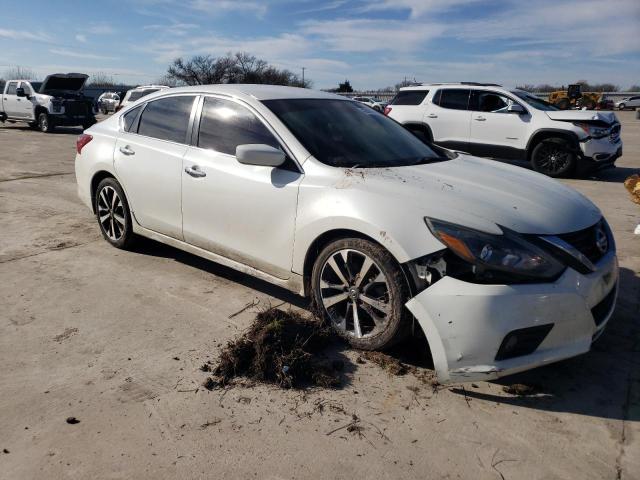 1N4AL3AP5HN309394 - 2017 NISSAN ALTIMA 2.5 WHITE photo 4