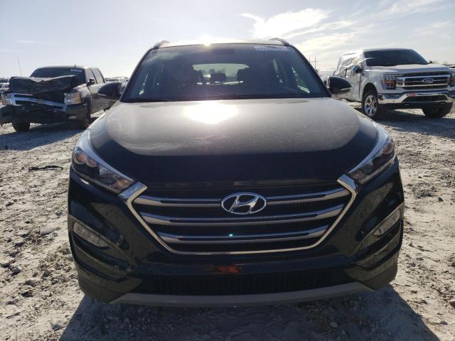 KM8J33A24JU692668 - 2018 HYUNDAI TUCSON VALUE BLACK photo 5