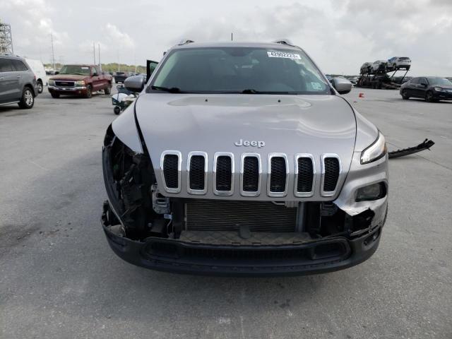 1C4PJLCB7JD566628 - 2018 JEEP CHEROKEE LATITUDE SILVER photo 5