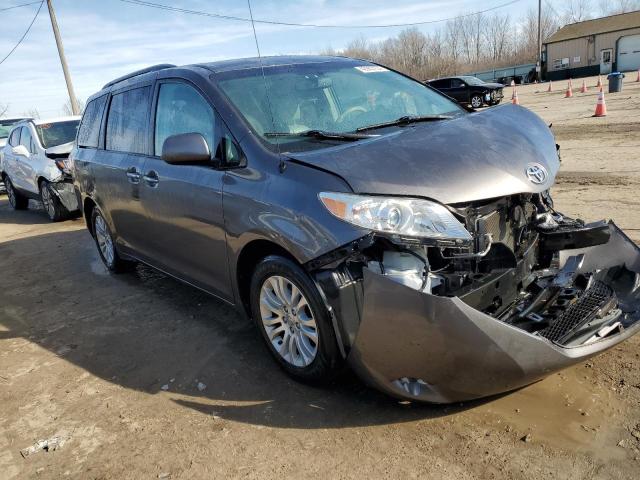 5TDYK3DC5CS277988 - 2012 TOYOTA SIENNA XLE GRAY photo 4