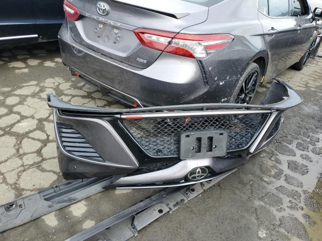 4T1B61HK9JU509111 - 2018 TOYOTA CAMRY XSE GRAY photo 12