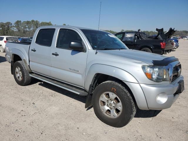 3TMJU4GN5BM123584 - 2011 TOYOTA TACOMA DOUBLE CAB PRERUNNER SILVER photo 4